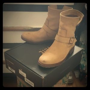 Frye "natalie short engineer" sand boots